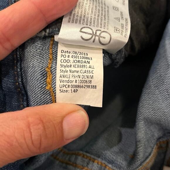 Code Bleu Classic Crop Ankle Jeans Medium Wash Sz 14P Raw Hem Stretch Timeless - Picture 7 of 11